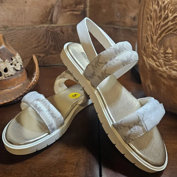 MICHAEL Michael Kors White and Cream Sandals - Picture 3 of 9